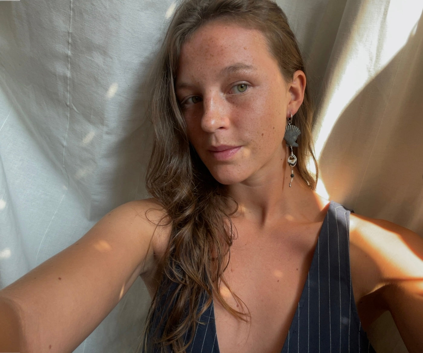 Black Venusmuschel Ohrring