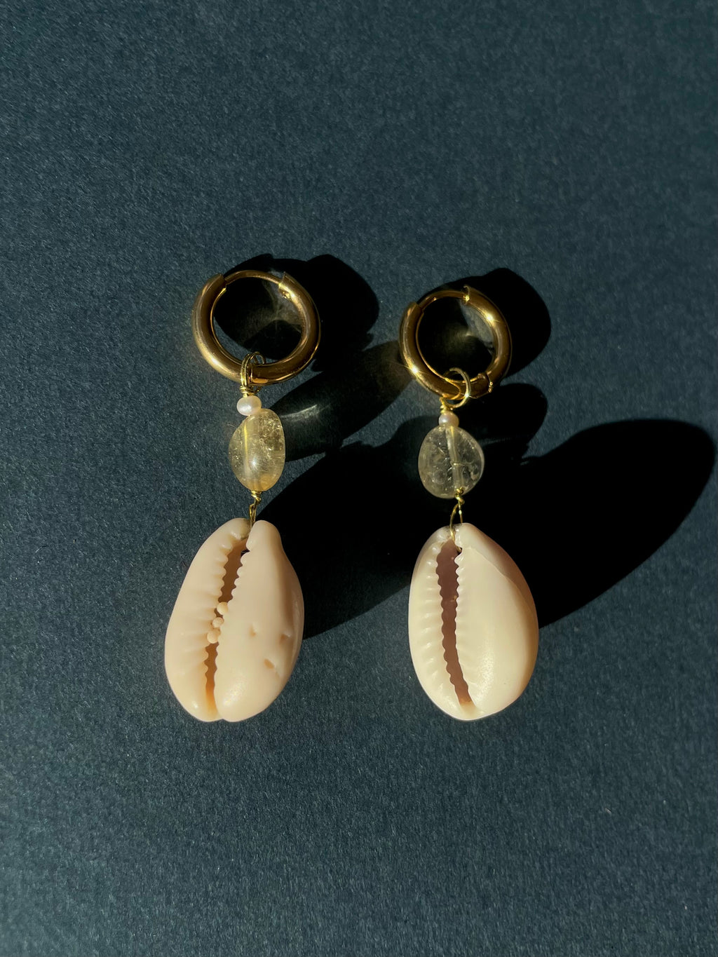 Citrin Kauri Muschelohrring
