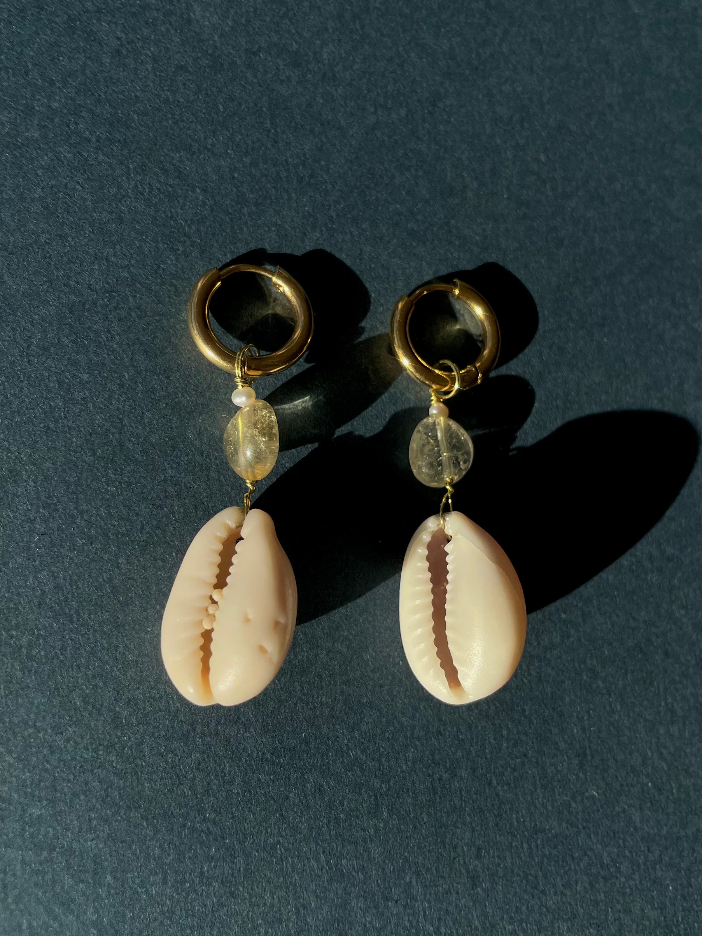 Citrin Kauri Muschelohrring