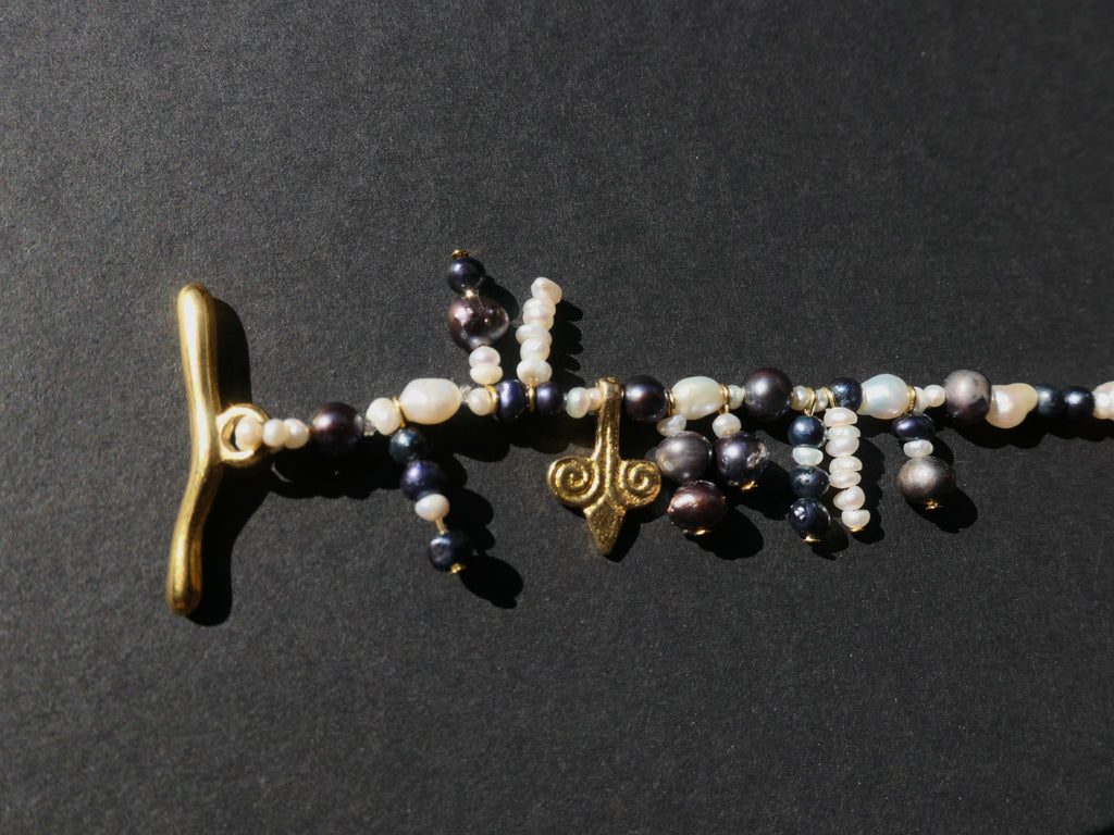 Black Pearl No. 1 Armband