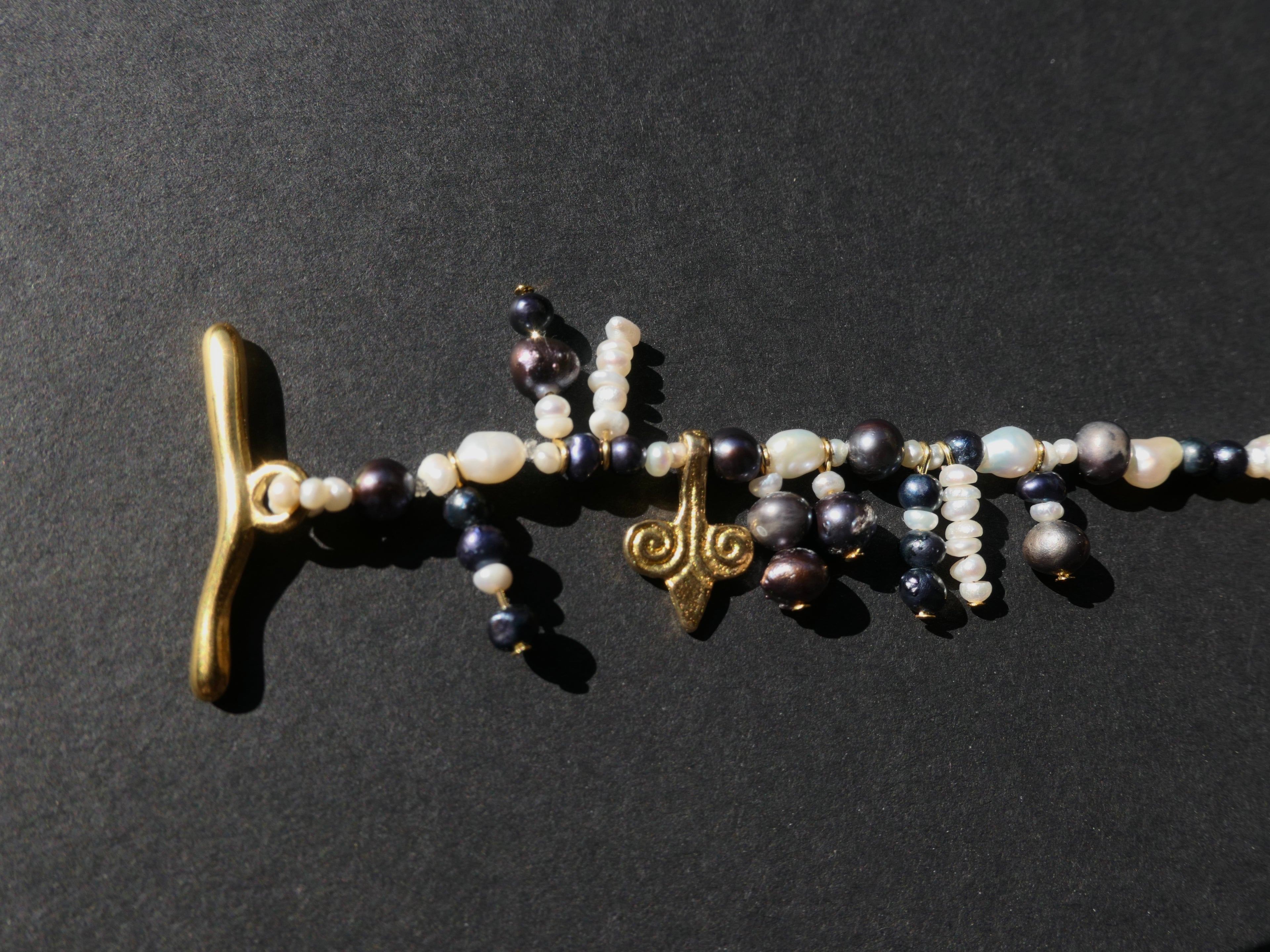 Black Pearl No. 1 Armband