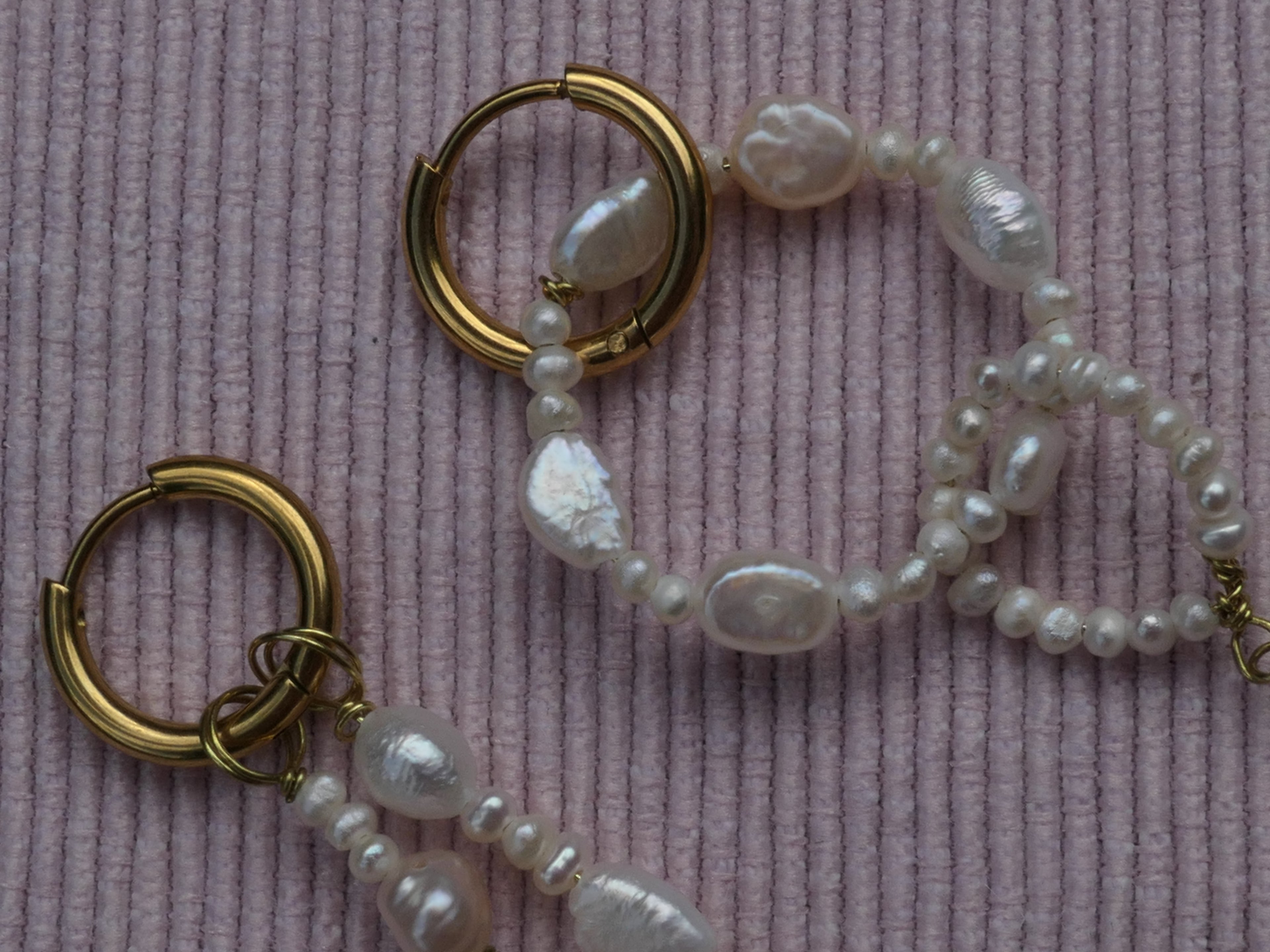 Crystal Loop Perlenohrring