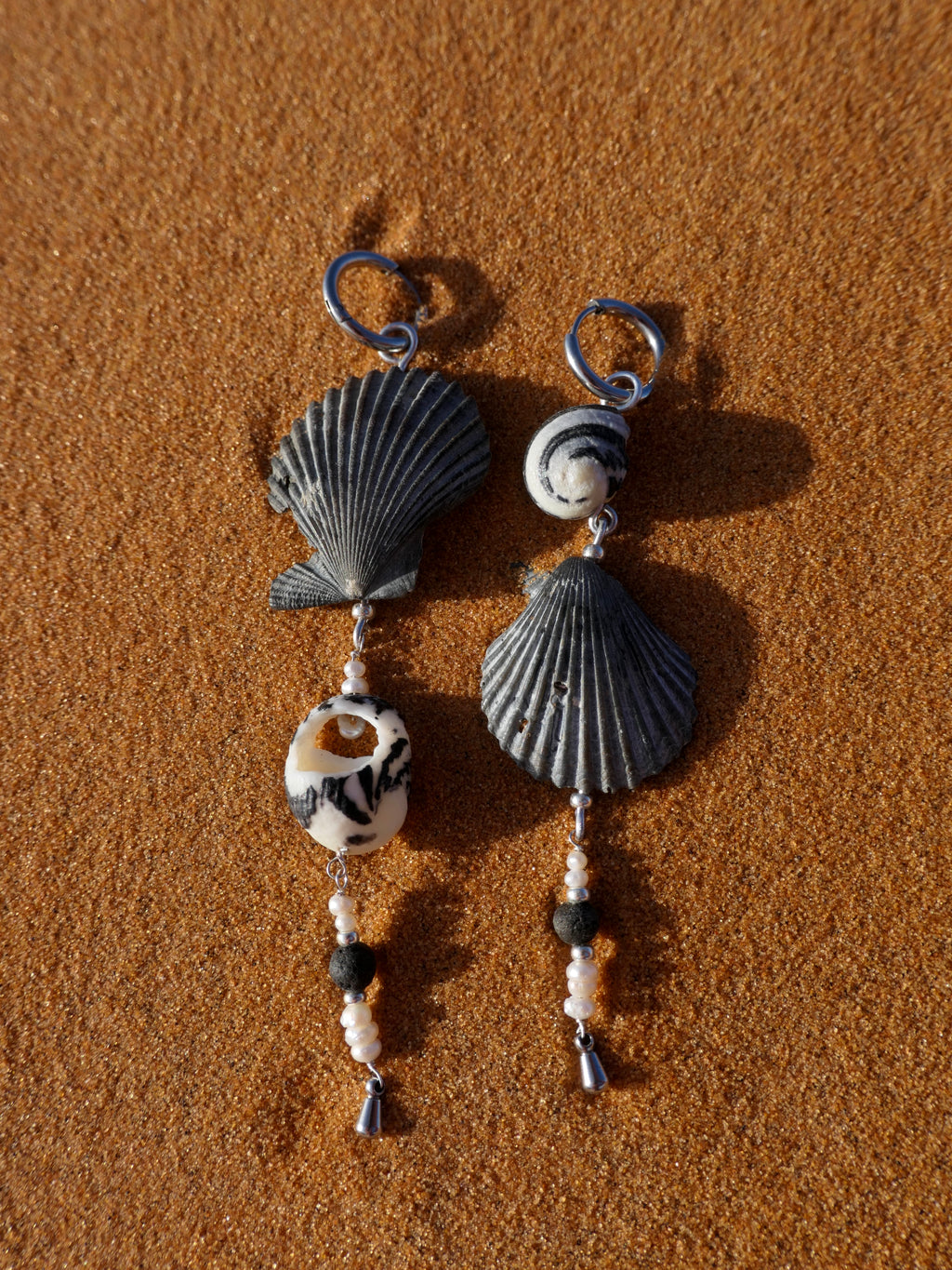 Black Venusmuschel Ohrring